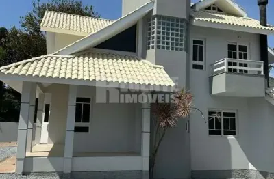 Excelente casa à venda no bairro pedra branca em palhoça