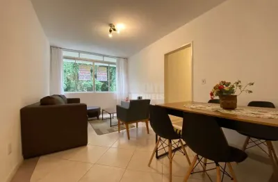 Ótimo apartamento mobiliado com 3 dormitórios no bairro carvoeira a poucos metros da ufsc!