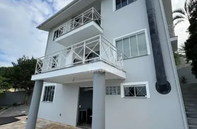 Excelente casa de alto padrão para locação no bairro trindade!