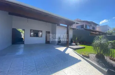 Casa com 3 quartos para alugar na Rua Quatorze Bis, 349, Carianos, Florianópolis