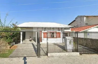 Casa térrea reformada à venda no bairro santa monica em florianópolis