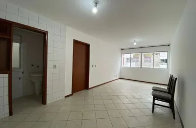 Ótimo apartamento de 1 dormitório no bairro carvoeira, perto da ufsc!