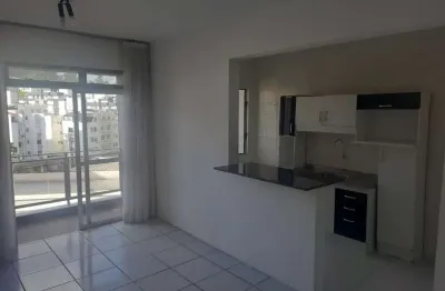 Ótimo apartamento de 1 dormitório no bairro carvoeira, perto da ufsc!