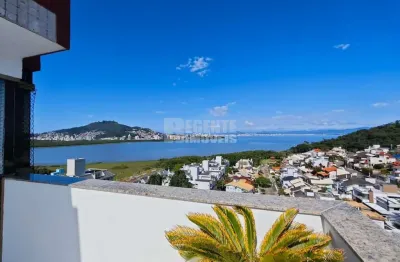 Cobertura com 3 dormitórios sendo 3 suítes no bairro joão paulo em floríanópolis.