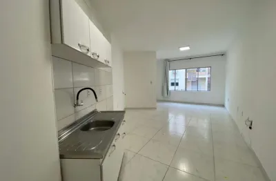 Ótima kitnet para locação no bairro carvoeira em frente a ufsc!