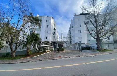 Apartamento à venda com 2 dormitórios e vaga de garagem no bairro Trindade em Florianópolis.