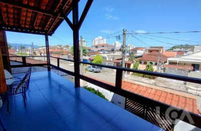 Sobrado a 150 mts da praia com 4 dormitórios à venda, 225 m² por r$ 850.000 - martim de sá - caraguatatuba/sp