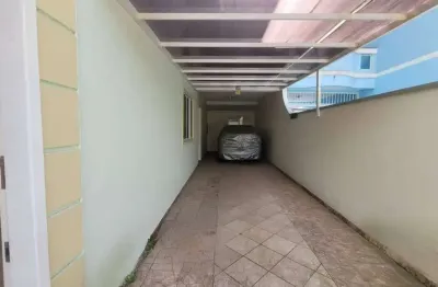 Casa mobiliada com 3 quartos e 3 vagas na meia praia itapema
