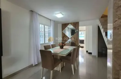 Casa 2 pavimentos mobiliada com 3 quartos e 3 vagas na meia praia