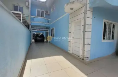 Casa 2 pavimentos mobiliada com 3 quartos e 3 vagas na meia praia