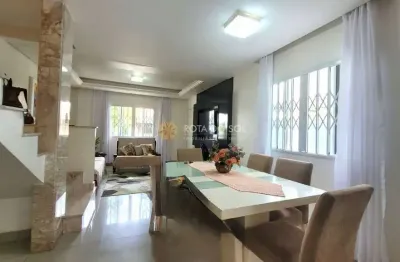 Casa 2 pavimentos mobiliada com 3 quartos e 3 vagas na meia praia