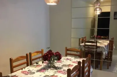 Apartamento com 2 dormitórios apenas 100 metros da praia grande.