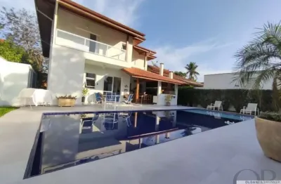 Casa de altissimo padrão dentro de condominio fechado.