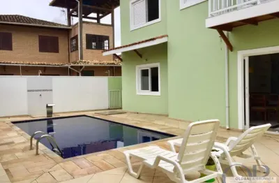 Sobrado de alto padrão com 5 dormitórios no itaguá.