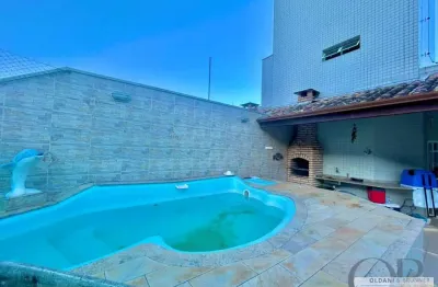 Cobertura mobiliada com 3 dormitórios e piscina privativa na praia grande.