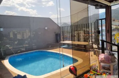 Cobertura duplex com 3 dormitórios mais piscina privativa no centro.