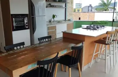 Cobertura duplex mobiliada com 4 dormitórios no centro.