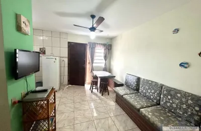 Apartamento mobiliado com 2 dormitórios apenas 600 metros do mar.
