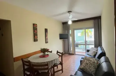 Apartamento com 2 dormitórios apenas 300 metros da praia grande.