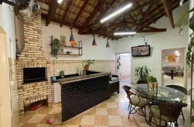 Encantadora residencia de 330 metros quadrados, situada em um bairro exclusivo e cobicado