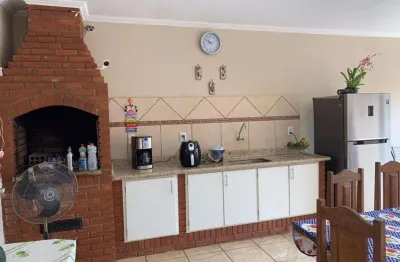 Casa com 4 dormitorios, sendo 3 deles com closet completo em armarios!