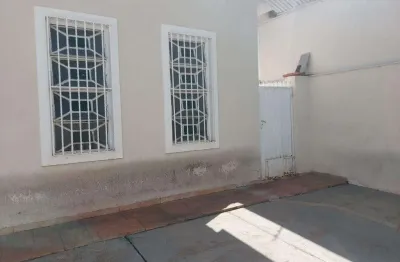 Casa em excelente localizacao, proxima a pompeu de toledo