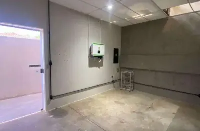Excelente barracao de facil acesso e com localizacao privilegiada!