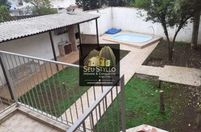 Casa espaçosa com quintal, piscina e ótima localização em sp