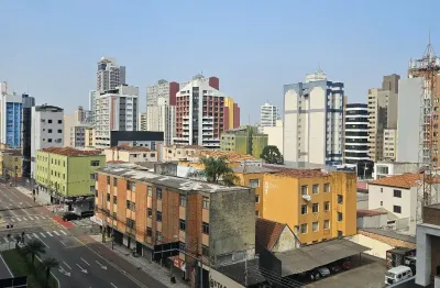 Alugo ótimo apartamento de 01 quarto no centro de curitiba/pr