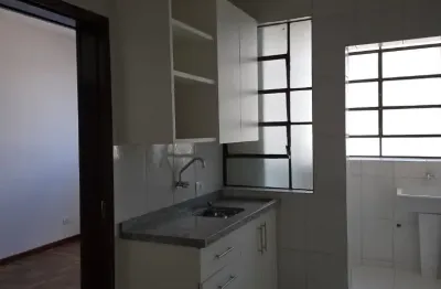Alugo ótimo apartamento de 02 quartos no centro de curitiba/pr