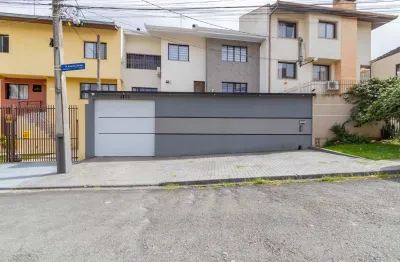 Vendo lindo sobrado 03 dormitórios, 01 suíte e 03 vagas de garagem no água verde