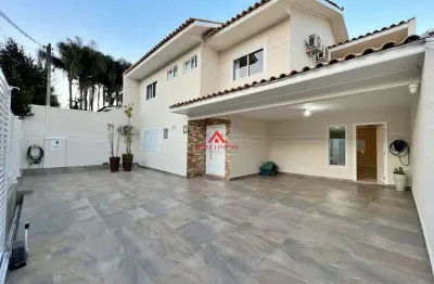 Casa com 310m² e 03 suites a venda no centro de são jose dos pinhais.