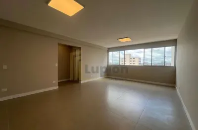 Apartamento 3 quartos com suíte — andar alto, ensolarado e totalmente reformado