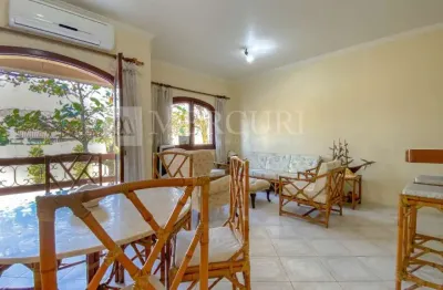 Apartamento no guarujá, enseada, 2 quartos, sendo 1 suíte e sacada - mercuri imóveis - imobiliária no guarujá