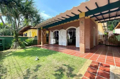 Casa no guarujá, condomínio fechado, 3 quartos, sala com 2 ambientes e churrasqueira   - mercuri imóveis - imobiliária no guarujá