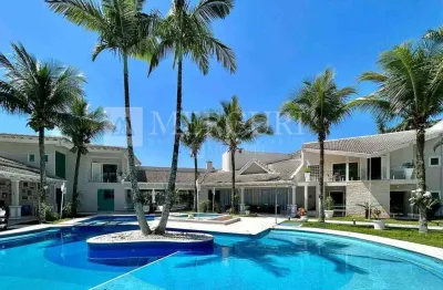 Casa no guarujá, jardim acapulco, condomínio fechado, 9 quartos, sendo 8 suítes, piscina e espaço gourmet mercuri imóveis – imobiliária no guarujá