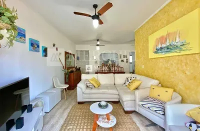 Apartamento no guarujá, astúrias, 2 quartos, sala para 2 ambientes e sacada com vista urbana - mercuri imóveis - imobiliária no guarujá