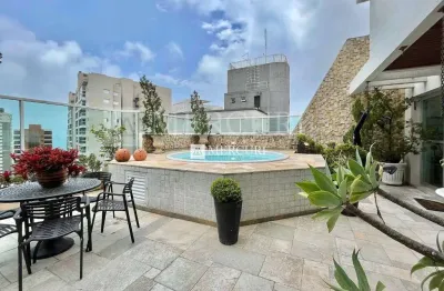 Cobertura no guarujá, astúrias, com varanda gourmet e piscina privativa, 3 quartos, mercuri imóveis guarujá.