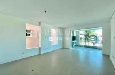Apartamento no guarujá, enseada, 3 quartos sendo 2 suítes, sala para 2 ambientes e sacada gourmet - mercuri imóveis - imobiliária no guarujá
