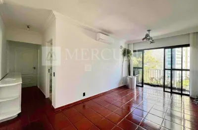 Apartamento no guarujá, enseada, 1 quarto, cozinha mobiliado e sacada - mercuri imóveis - imobiliária no guarujá