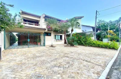 Casa no guarujá, balneário praia do pernambuco, 4 quartos, sendo suítes, espaço gourmet e piscina - mercuri imóveis - imobiliária no guarujá