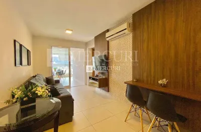 Apartamento no guarujá, enseada, 2 quartos, sala climatizada, sacada e varanda gourmet - mercuri imóveis - imobiliária no guarujá