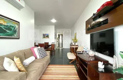 Apartamento no guarujá, enseada, 3 quartos, sala para 2 ambientes e sacada - mercuri imóveis - imobiliária no guarujá