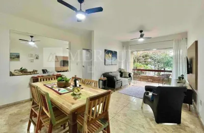 Apartamento no guarujá, enseada, 2 quartos, sendo 1 suíte e sacada com vista urbana - mercuri imóveis - imobiliária no guarujá
