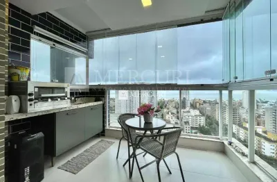 Apartamento no guarujá, enseada, 2 quartos, sala para 2 ambientes e varada gourmet - mercuri imóveis - imobiliária no guarujá