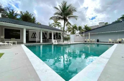 Casa repaginada com 5 suítes e lazer completo no jardim acapulco