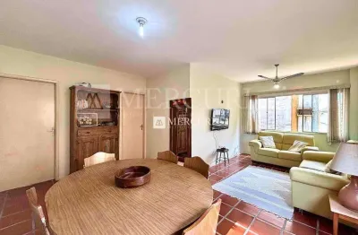 Apartamento na praia da enseada com sala ampla e 2 quartos