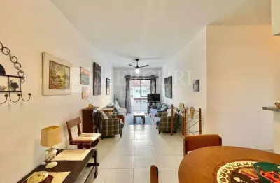 Apartamento no guarujá, enseada, sacada e 2 quartos