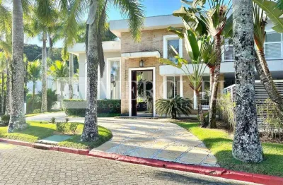 Casa no guarujá, condomínio fechado, amplo espaço de lazer, piscina - mercuri imóveis - imobiliária no guarujá.