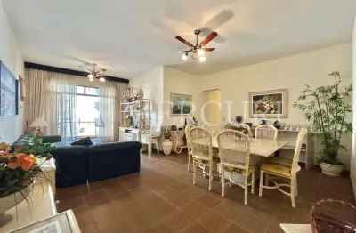 Apartamento à venda no guarujá, enseada, espaçoso, sacada e prédio com lazer.